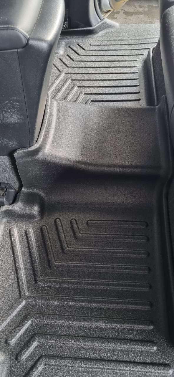 Tapete Termoformado Segunda Fila Todoparts Toyota Hilux 2017 A 2026