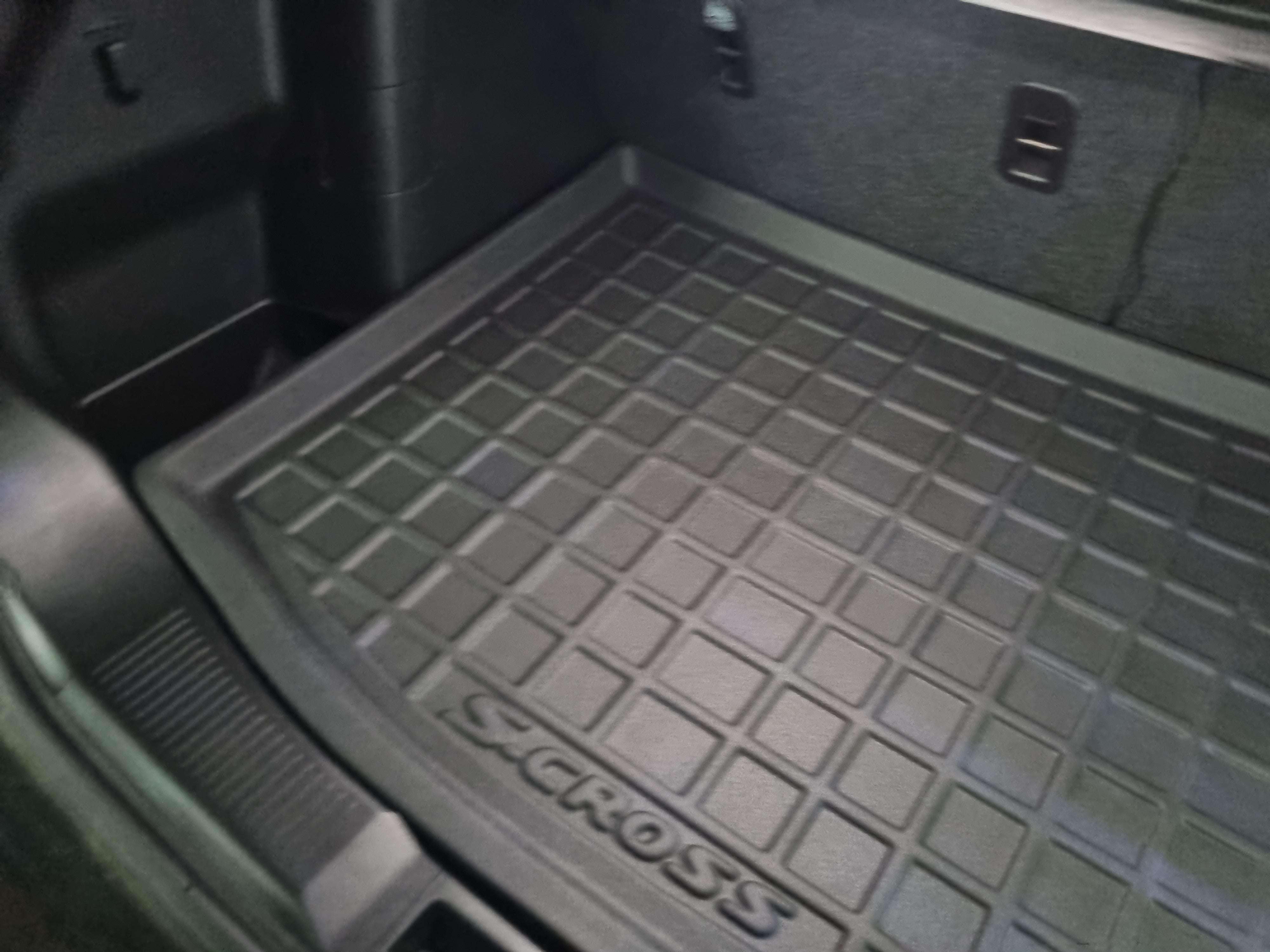 Tapete Termoformado Todoparts Mate Baúl Suzuki S-cross 2023 A 2024 - FOXCOL Colombia