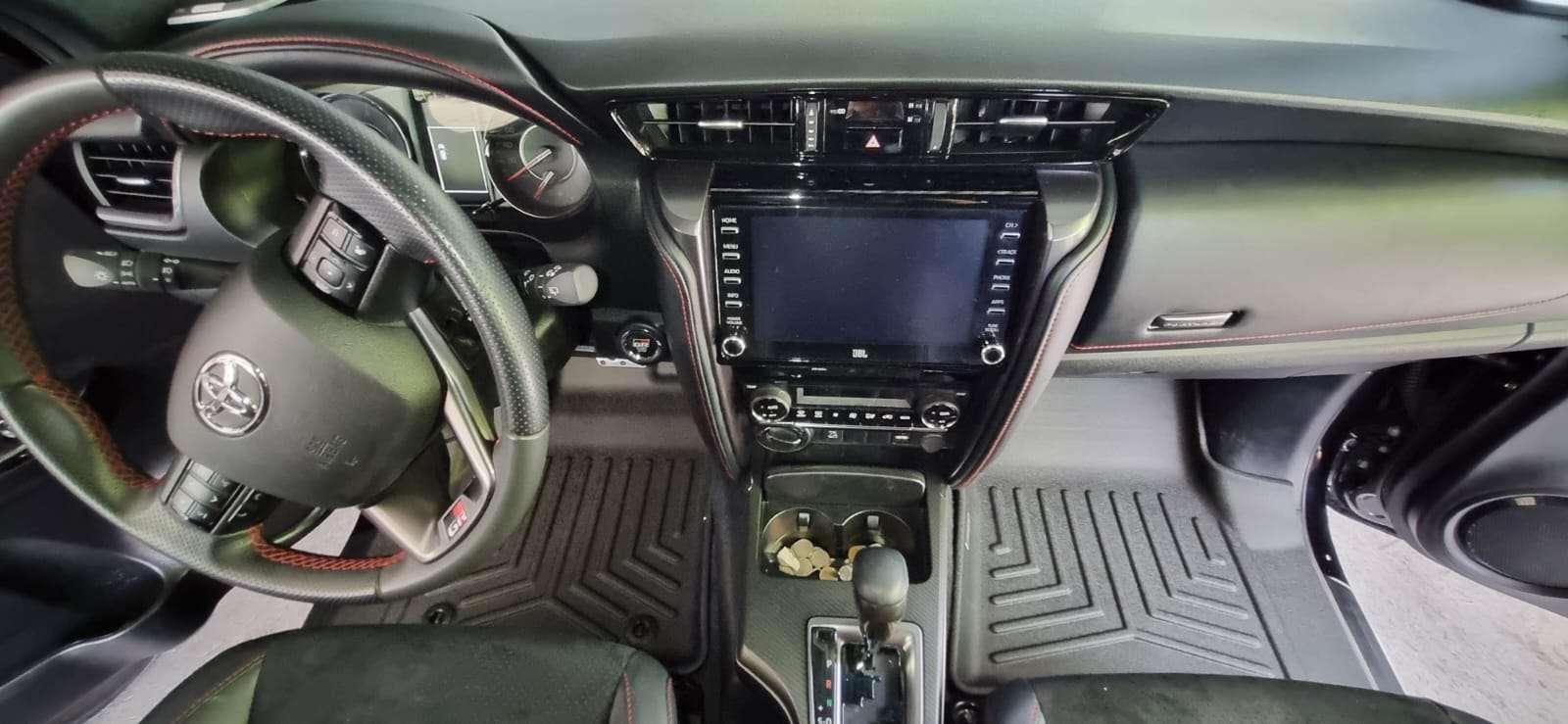Tapetes Termoformados Todoparts 1ra Fila Toyota Hilux 2017 A 2024 - FOXCOL Colombia